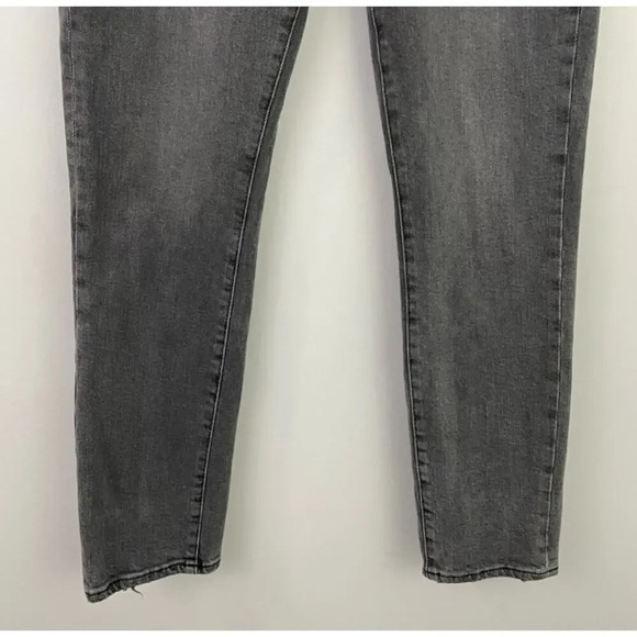 Good American Classic Straight Leg Jeans - Picture 5 of 8